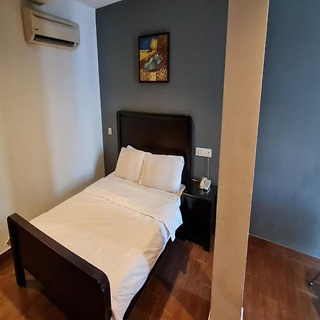 Hotel O Crossroads Hotel Куала Лумпур Екстериор снимка