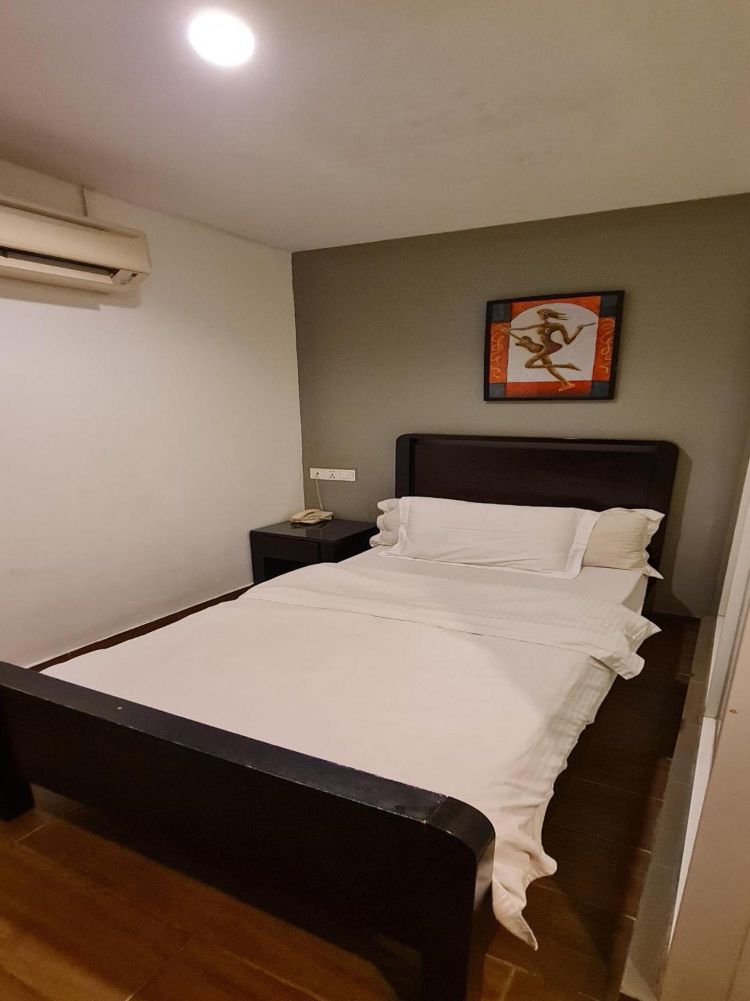 Hotel O Crossroads Hotel Куала Лумпур Екстериор снимка