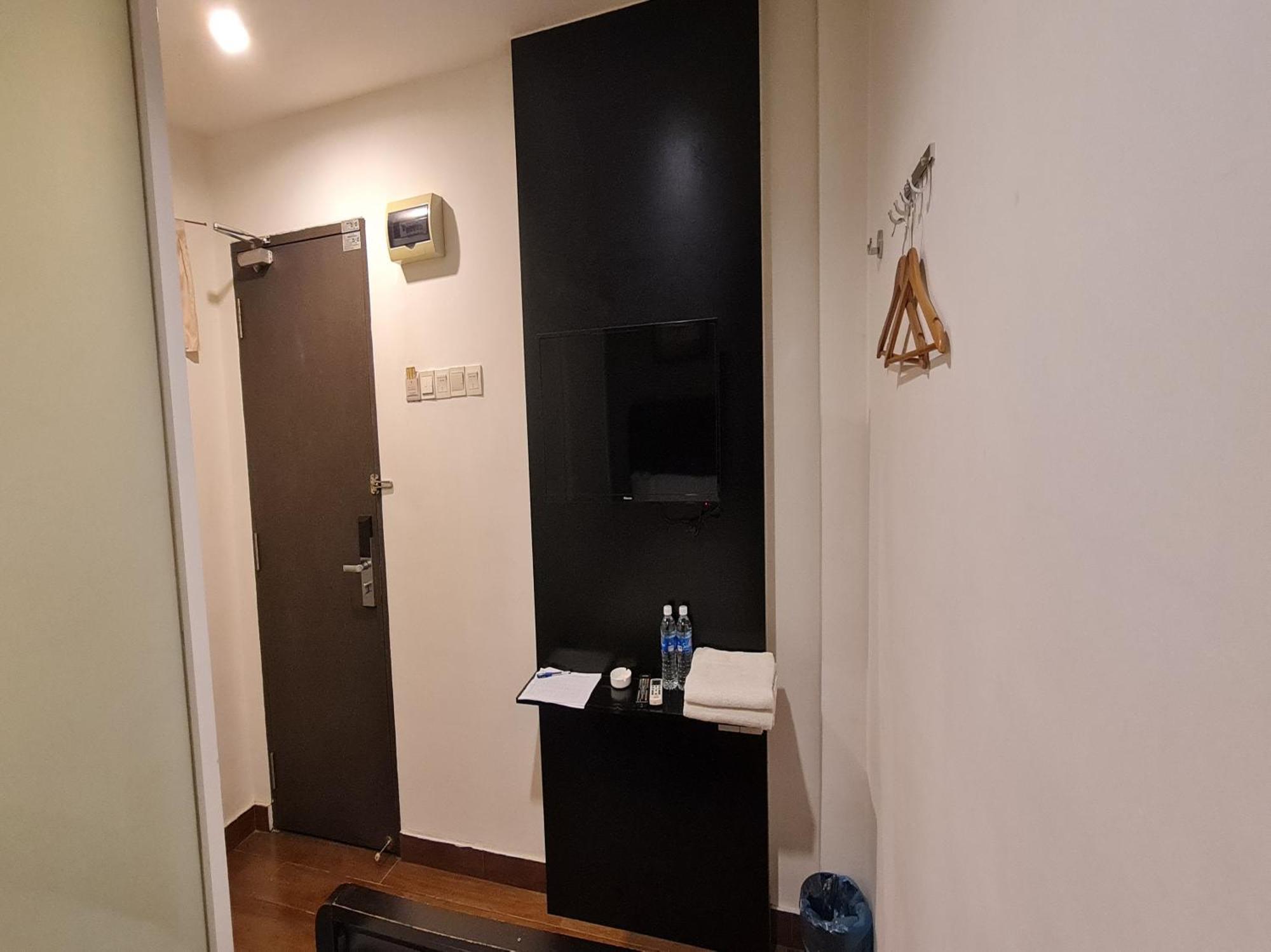 Hotel O Crossroads Hotel Куала Лумпур Екстериор снимка