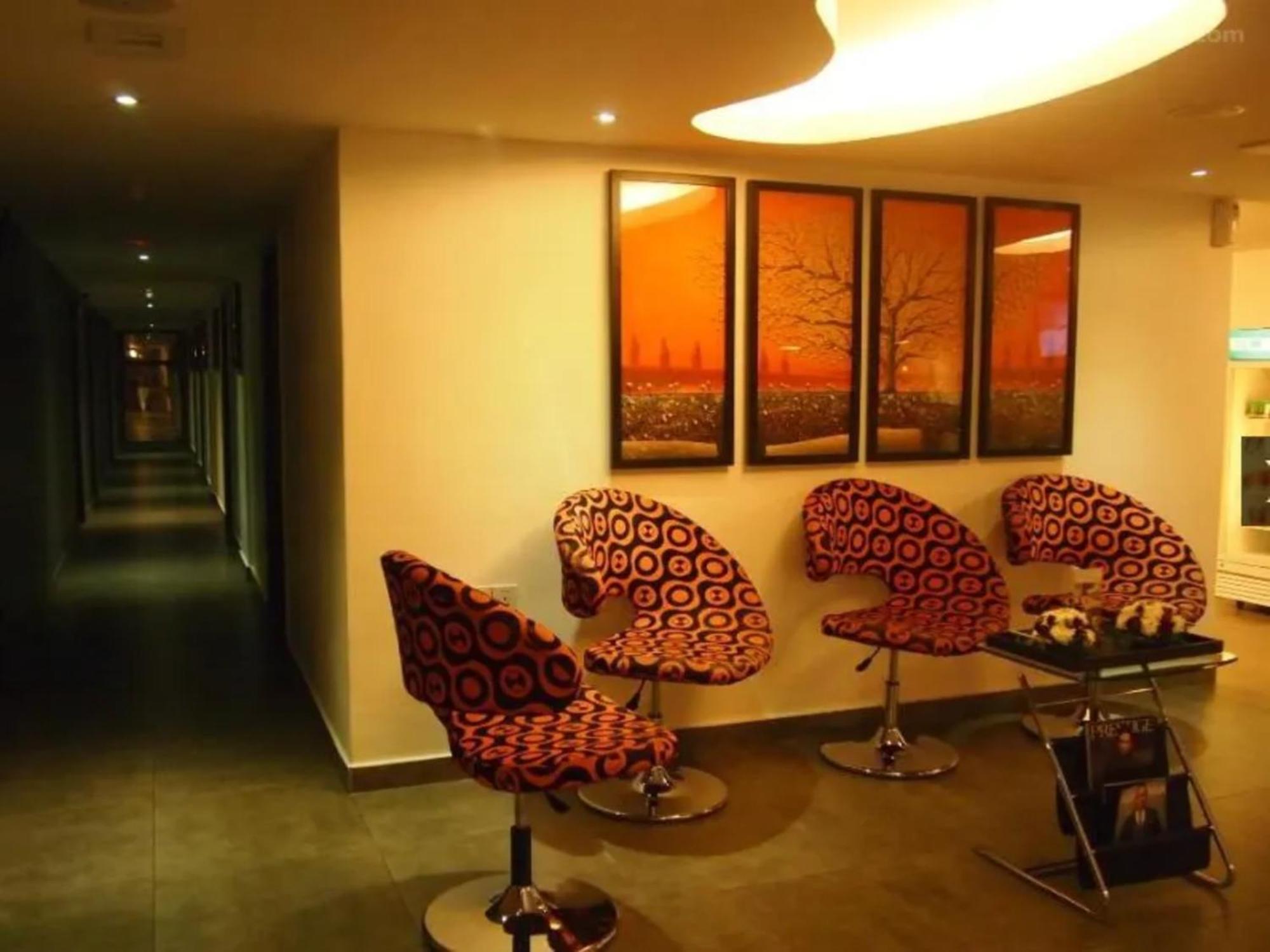 Hotel O Crossroads Hotel Куала Лумпур Екстериор снимка