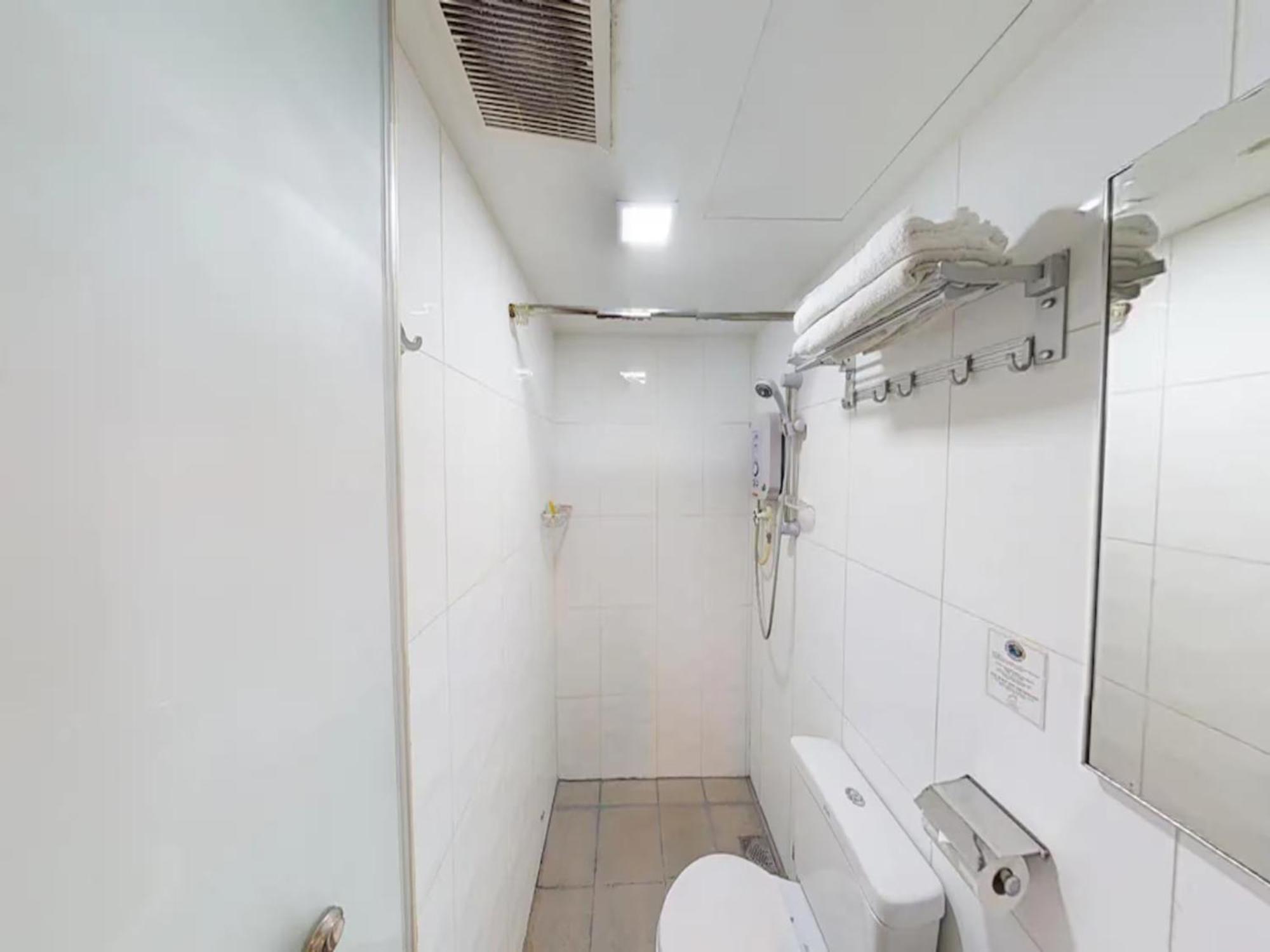 Hotel O Crossroads Hotel Куала Лумпур Екстериор снимка
