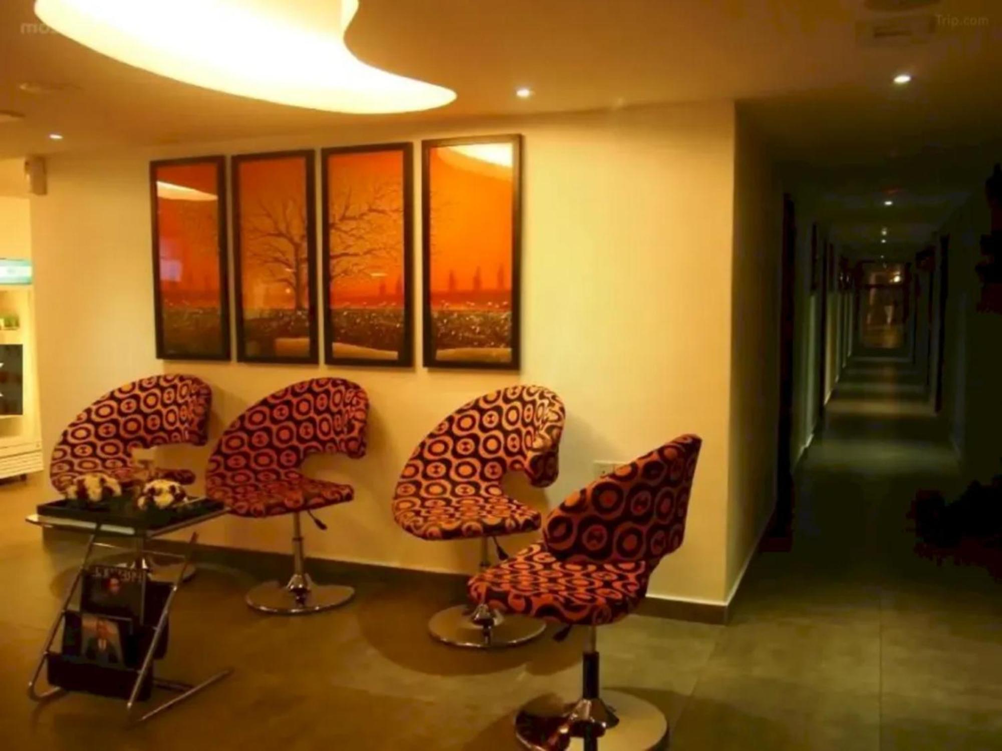 Hotel O Crossroads Hotel Куала Лумпур Екстериор снимка